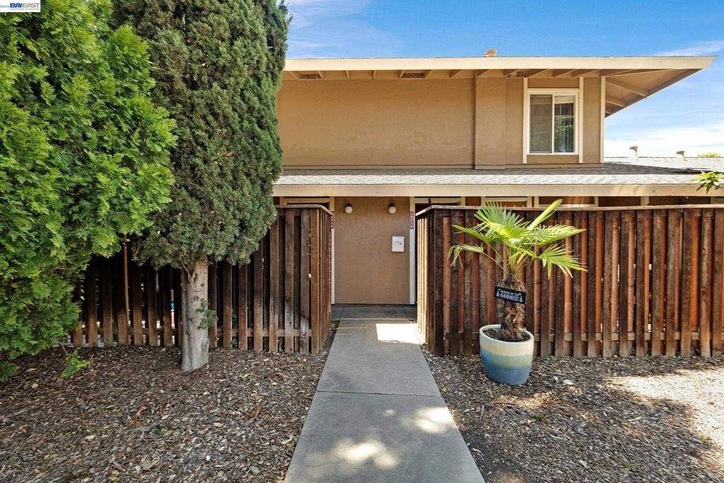 Image 1 of property listing at 2011 Olivera Rd B, Concord, CA 94520