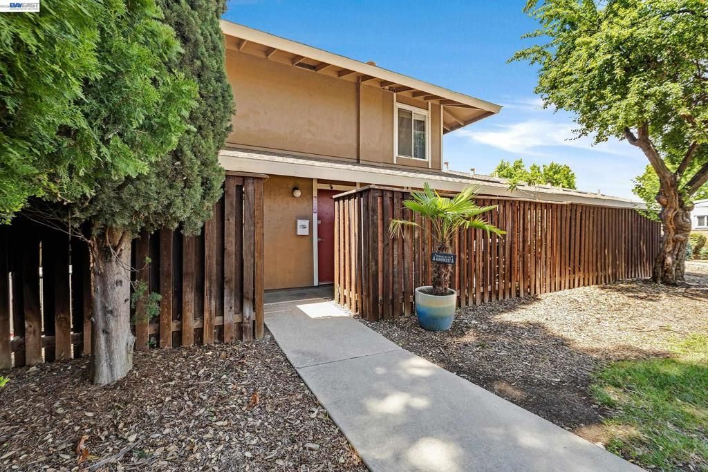 Image 11 of property listing at 2011 Olivera Rd B, Concord, CA 94520