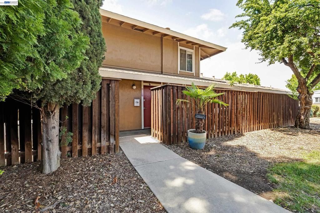 Image 12 of property listing at 2011 Olivera Rd B, Concord, CA 94520