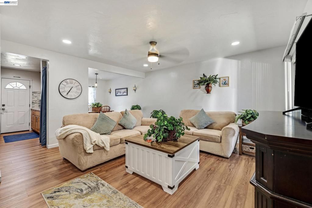 Image 19 of property listing at 2011 Olivera Rd B, Concord, CA 94520