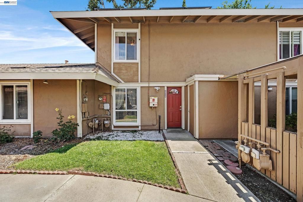 Image 2 of property listing at 2011 Olivera Rd B, Concord, CA 94520