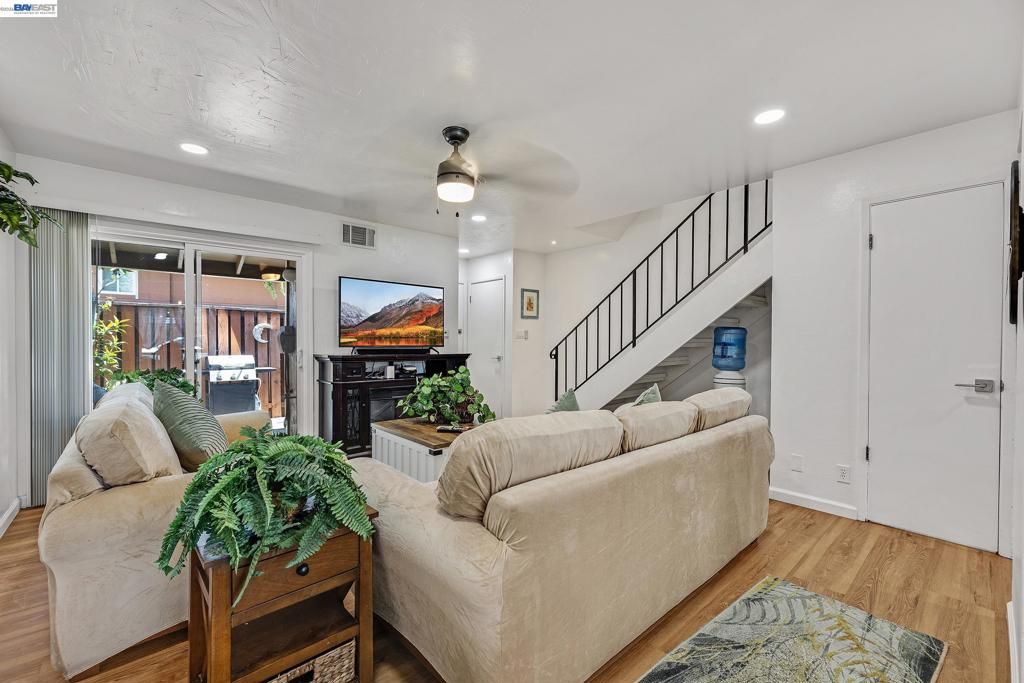 Image 20 of property listing at 2011 Olivera Rd B, Concord, CA 94520