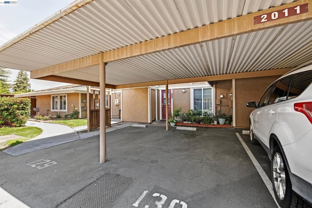 Image 3 of property listing at 2011 Olivera Rd B, Concord, CA 94520