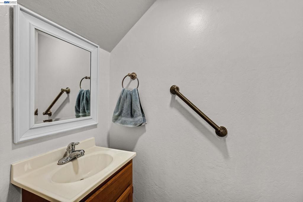 Image 31 of property listing at 2011 Olivera Rd B, Concord, CA 94520
