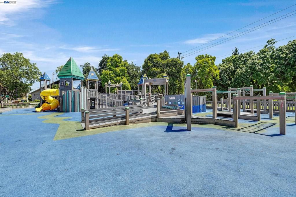 Image 45 of property listing at 2011 Olivera Rd B, Concord, CA 94520
