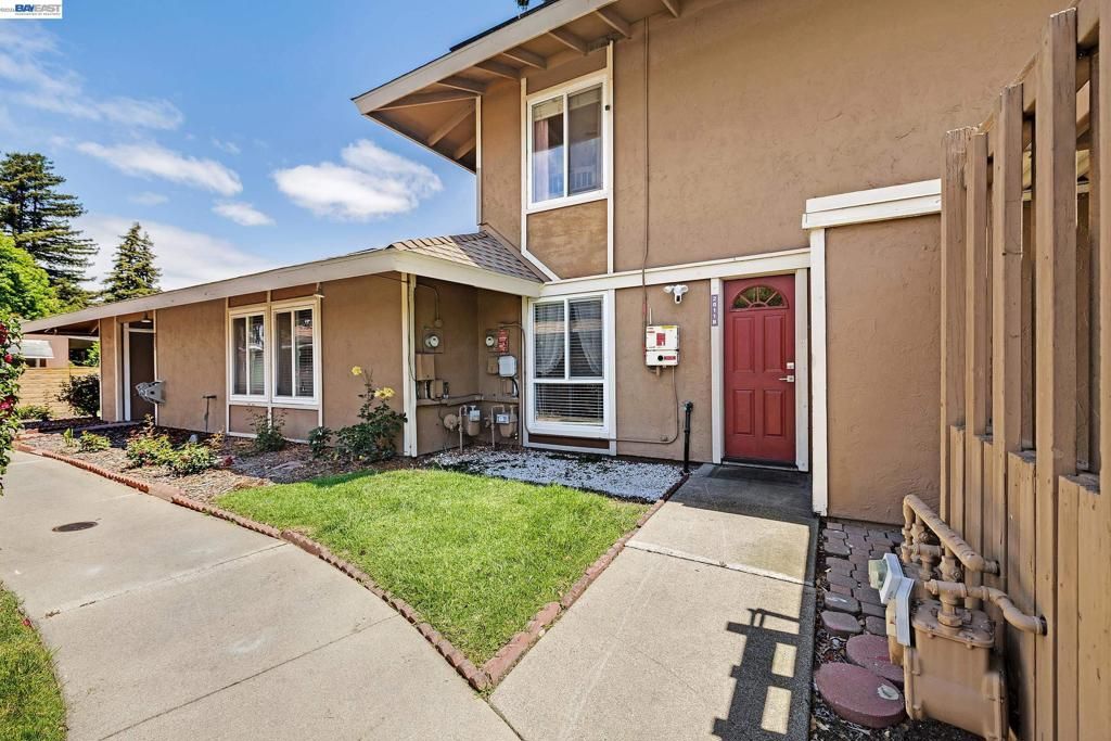 Image 5 of property listing at 2011 Olivera Rd B, Concord, CA 94520