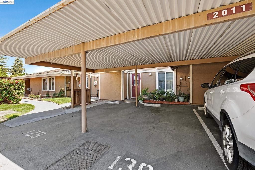 Image 6 of property listing at 2011 Olivera Rd B, Concord, CA 94520