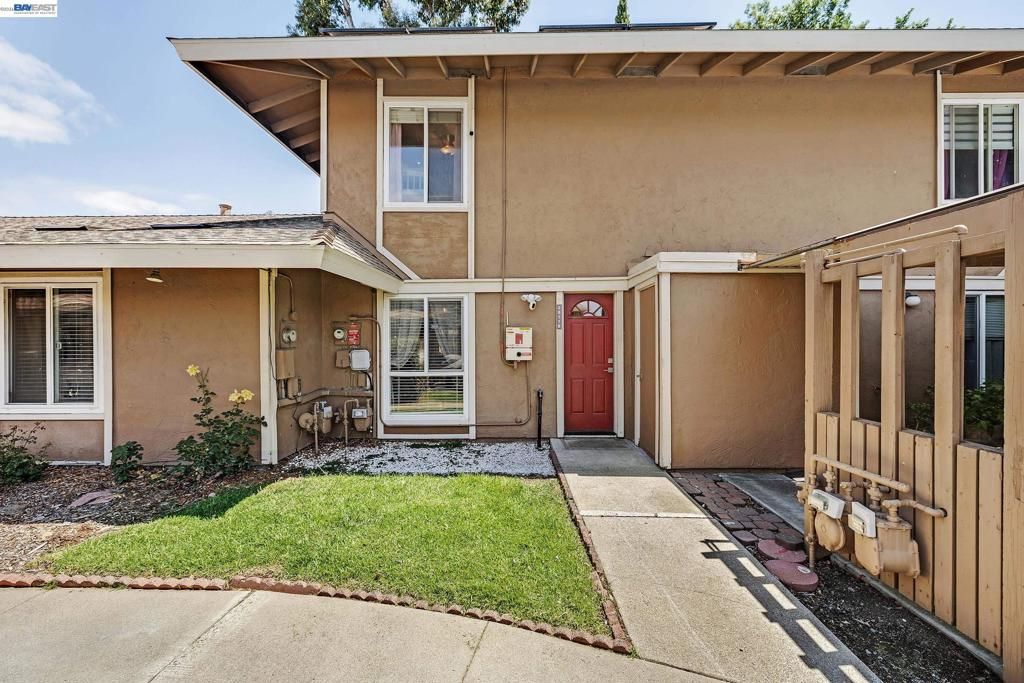 Image 7 of property listing at 2011 Olivera Rd B, Concord, CA 94520