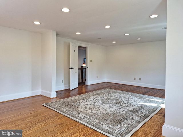 8272 E Main St # 2A, Marshall, VA 20115