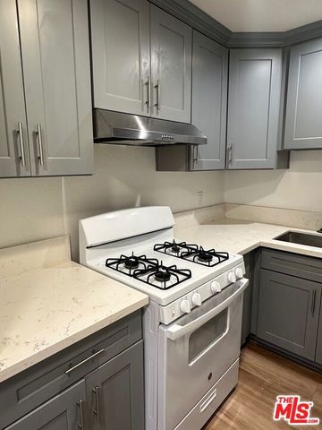 428 S Grand View Street 104, Los Angeles, CA 90057