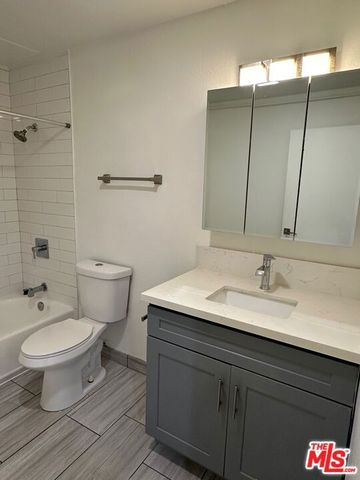 428 S Grand View Street 104, Los Angeles, CA 90057