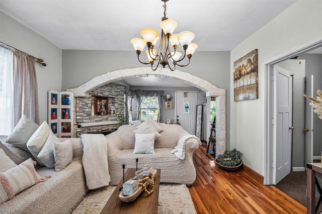 1273 E 18th Street, Des Moines, IA 50316