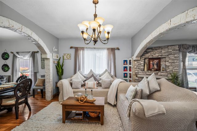 1273 E 18th Street, Des Moines, IA 50316