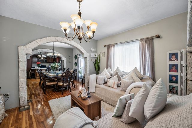 1273 E 18th Street, Des Moines, IA 50316