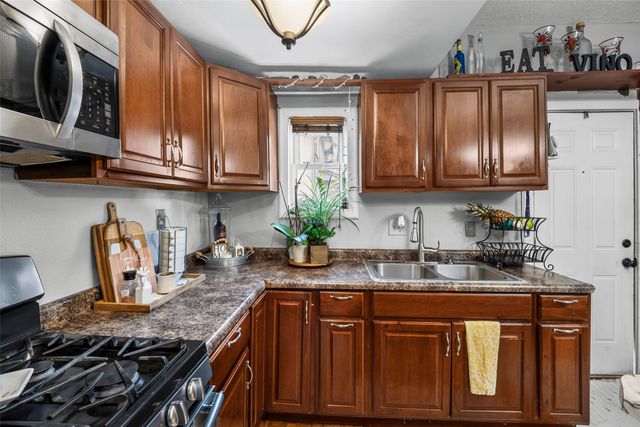1273 E 18th Street, Des Moines, IA 50316