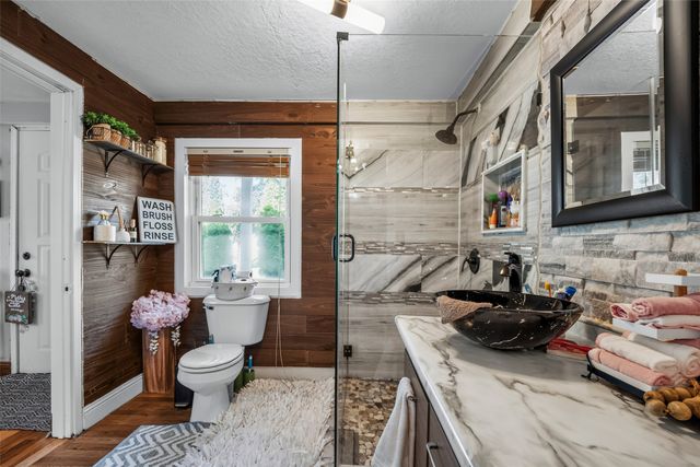 1273 E 18th Street, Des Moines, IA 50316