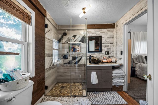 1273 E 18th Street, Des Moines, IA 50316