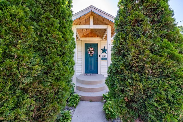 1273 E 18th Street, Des Moines, IA 50316