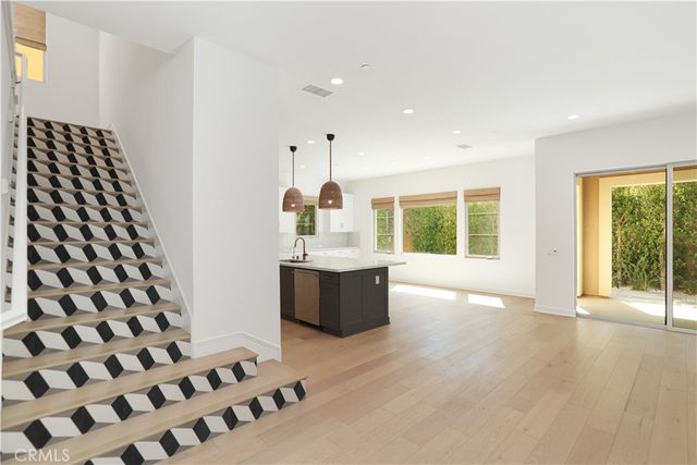 122 Jayhawk, Irvine, CA 92602