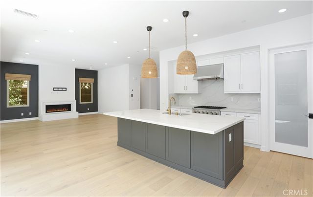 122 Jayhawk, Irvine, CA 92602