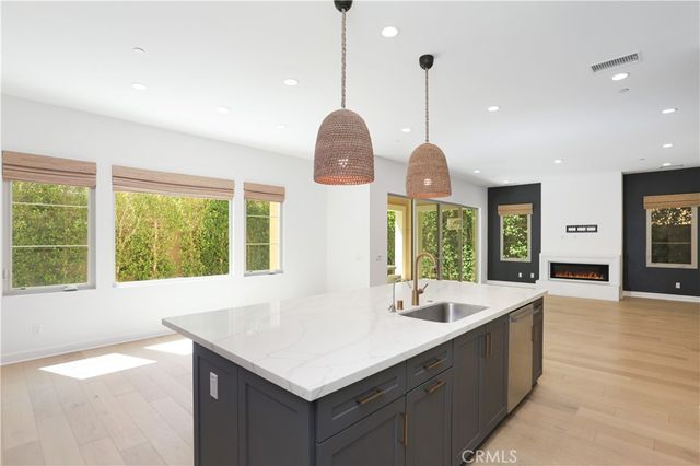 122 Jayhawk, Irvine, CA 92602