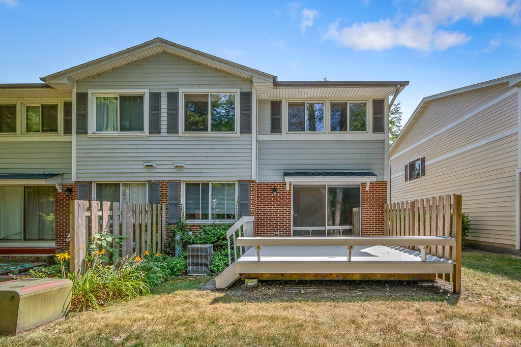 834 Swallow Street, Deerfield, IL 60015