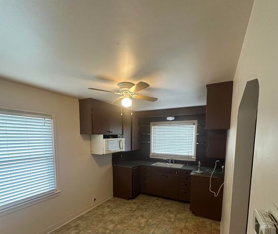 111 S Almond Street, Nampa, ID 83686