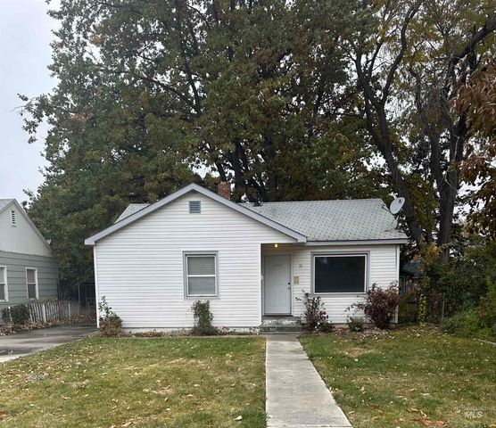 111 S Almond Street, Nampa, ID 83686