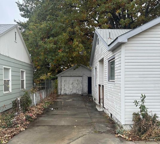 111 S Almond Street, Nampa, ID 83686