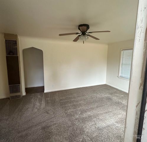 111 S Almond Street, Nampa, ID 83686