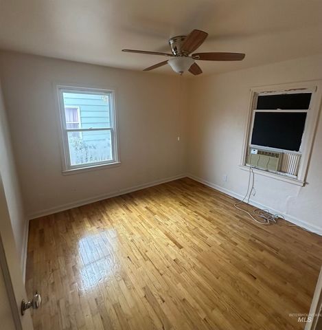 111 S Almond Street, Nampa, ID 83686