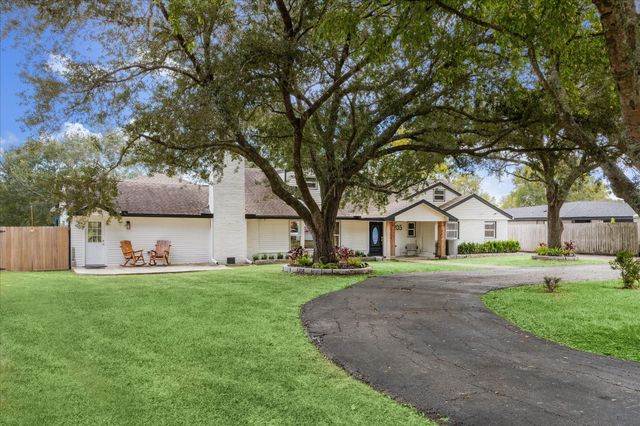 205 W Bayou Drive, Dickinson, TX 77539