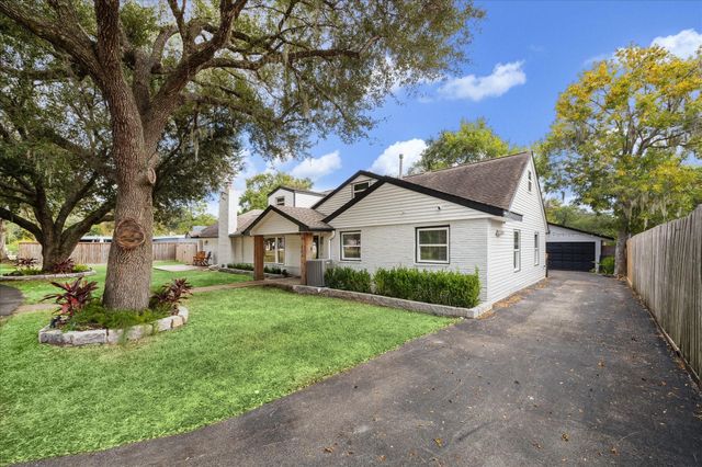 205 W Bayou Drive, Dickinson, TX 77539