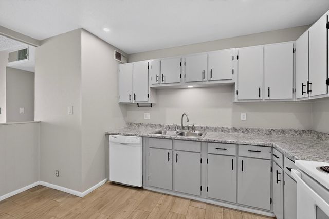 620 Turquoise Court NE, Albuquerque, NM 87123