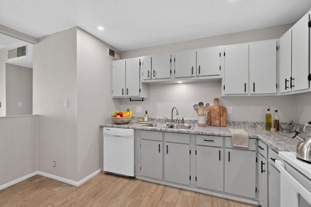 620 Turquoise Court NE, Albuquerque, NM 87123