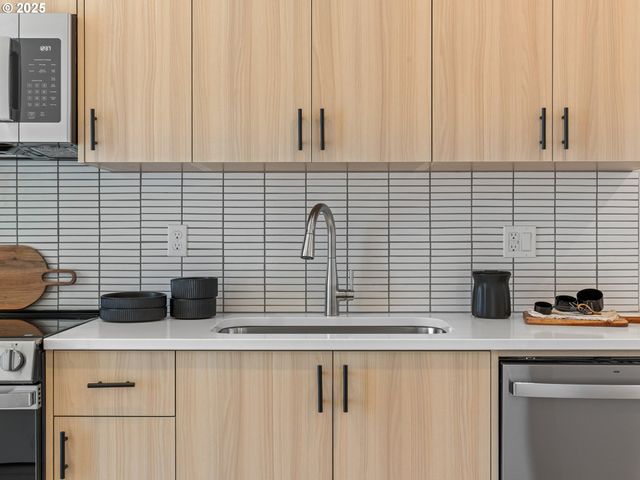 265 N Skidmore St 3, Portland, OR 97201