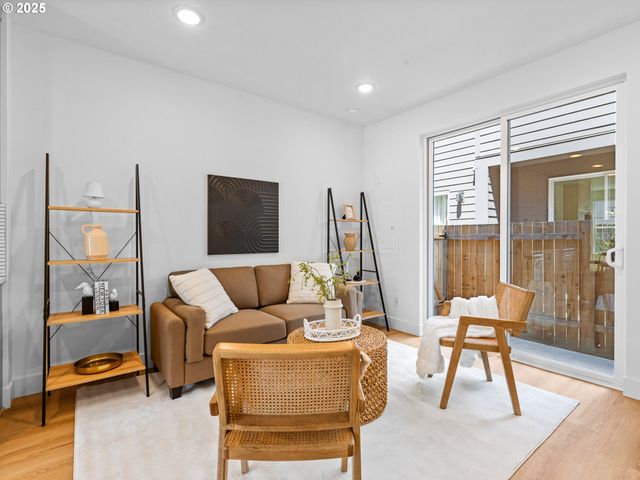 265 N Skidmore St 3, Portland, OR 97201