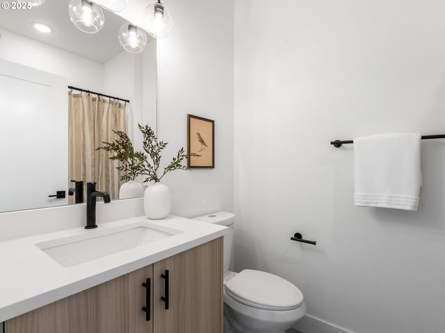 265 N Skidmore St 3, Portland, OR 97201