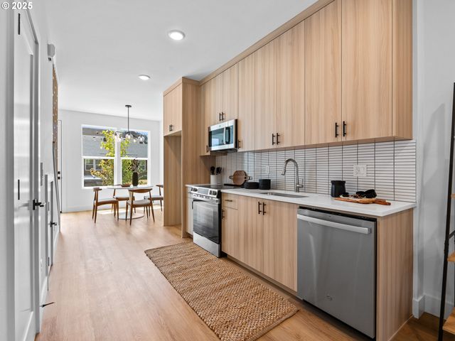 265 N Skidmore St 3, Portland, OR 97201