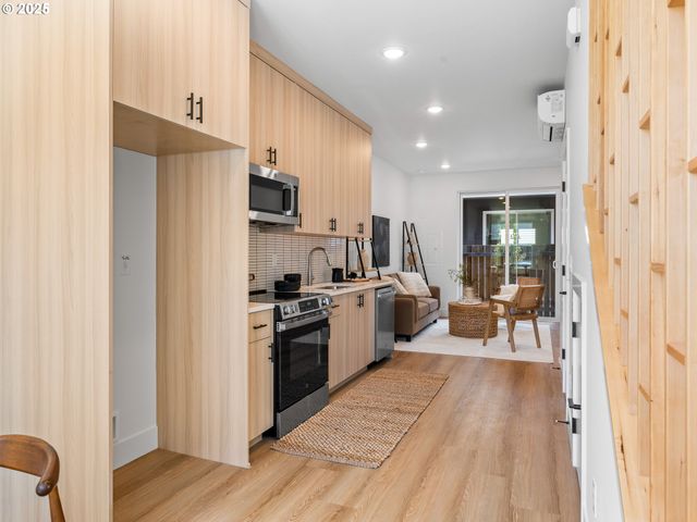 265 N Skidmore St 3, Portland, OR 97201