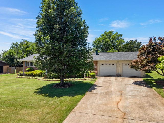 2016 Evergreen Drive, Boiling Springs, SC 29316
