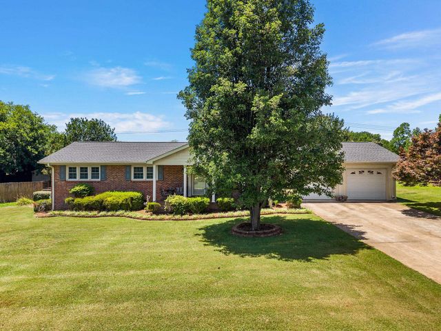 2016 Evergreen Drive, Boiling Springs, SC 29316