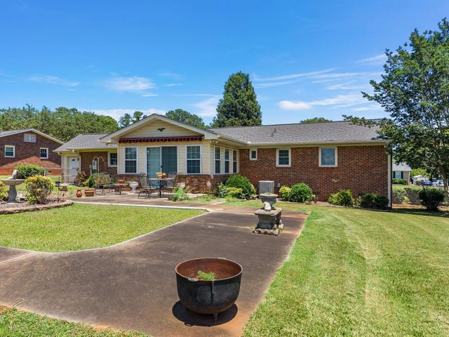 2016 Evergreen Drive, Boiling Springs, SC 29316