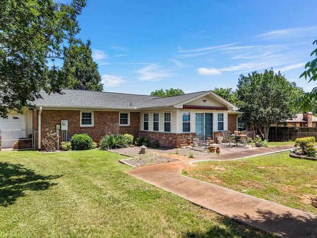 2016 Evergreen Drive, Boiling Springs, SC 29316