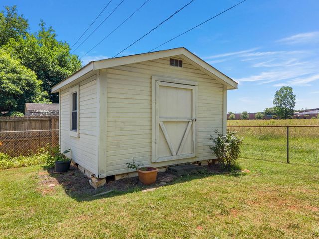 2016 Evergreen Drive, Boiling Springs, SC 29316