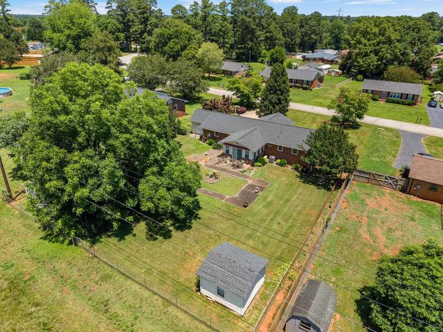 2016 Evergreen Drive, Boiling Springs, SC 29316