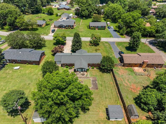 2016 Evergreen Drive, Boiling Springs, SC 29316