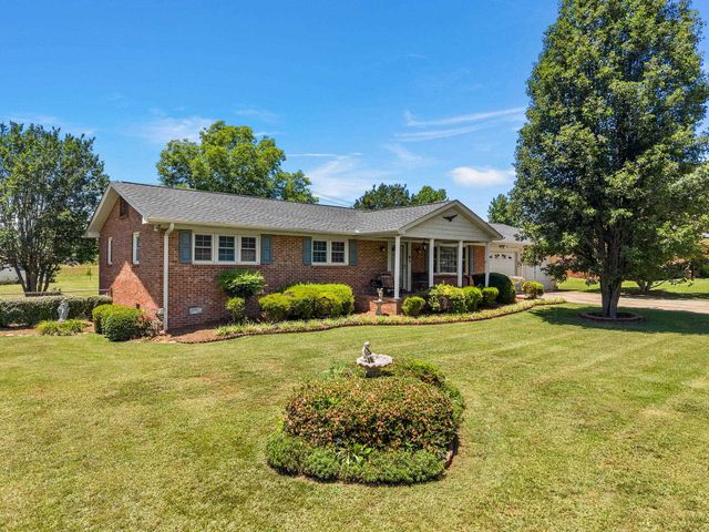 2016 Evergreen Drive, Boiling Springs, SC 29316