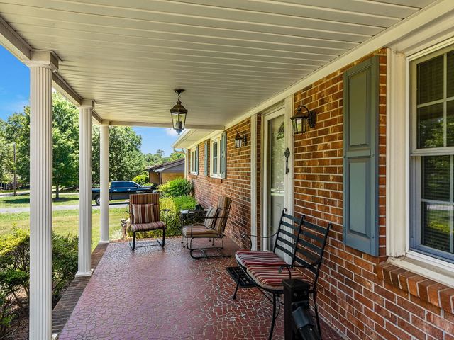 2016 Evergreen Drive, Boiling Springs, SC 29316