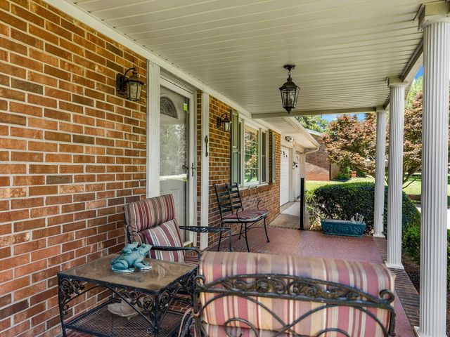 2016 Evergreen Drive, Boiling Springs, SC 29316
